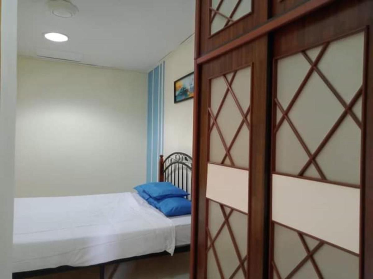 Oyo Home 90419 Sahar Guesthouse Malacca Exterior foto