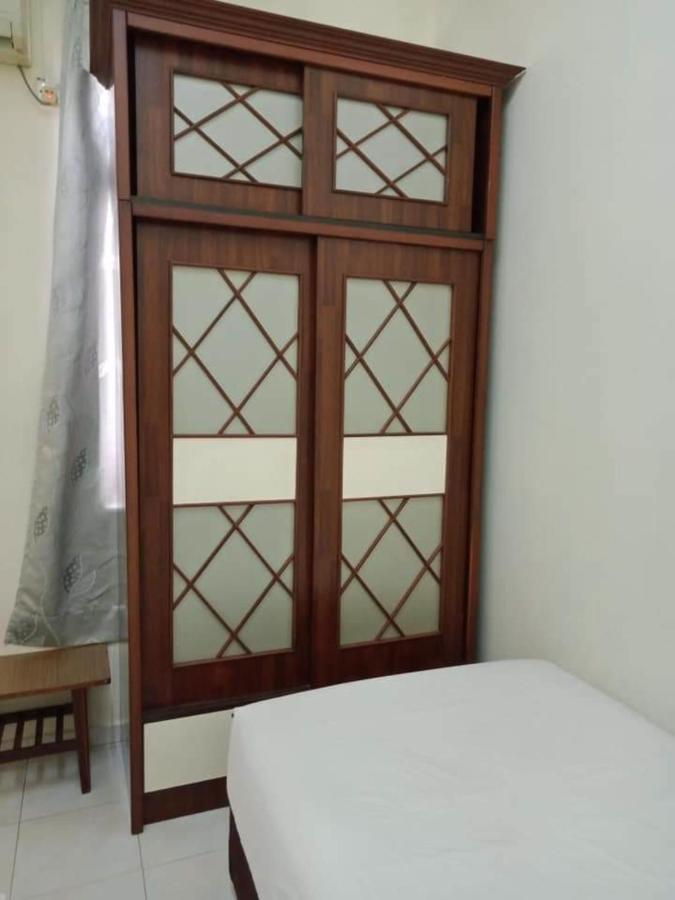 Oyo Home 90419 Sahar Guesthouse Malacca Exterior foto