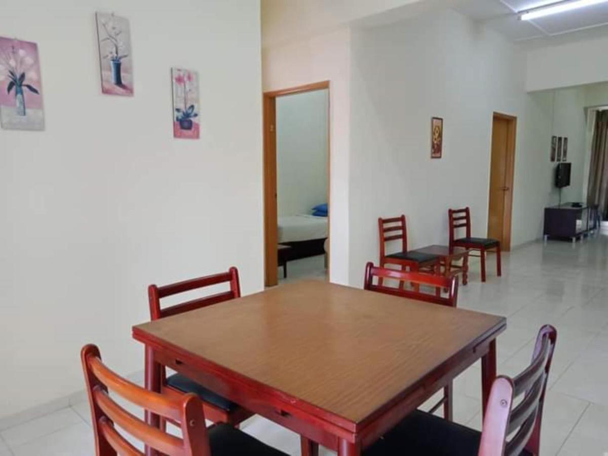 Oyo Home 90419 Sahar Guesthouse Malacca Exterior foto