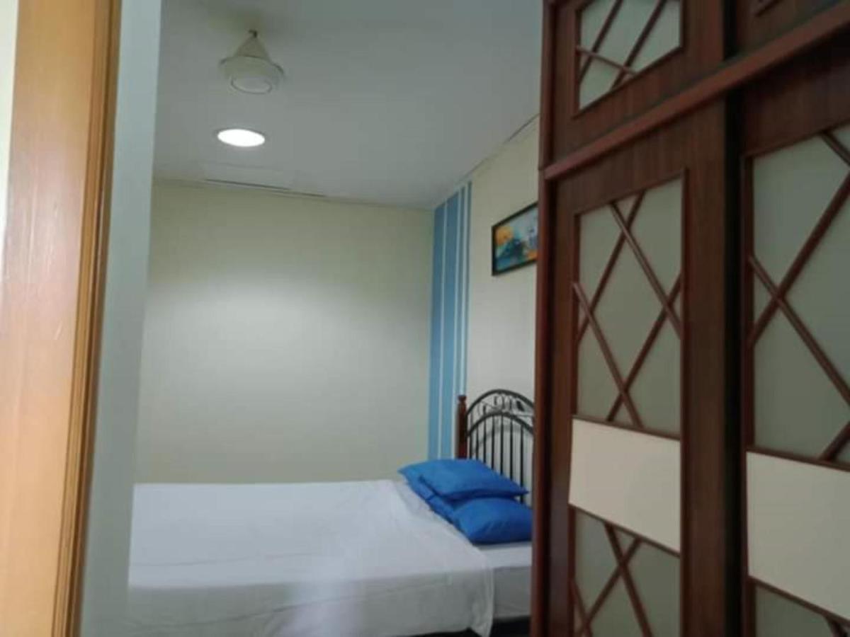 Oyo Home 90419 Sahar Guesthouse Malacca Exterior foto
